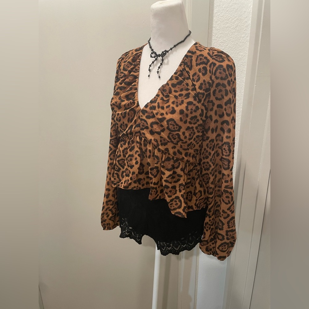LIKE NEW H&M Brown & Black Leopard Print V-Neck Long-Sleeve Crop Top Blouse - S - Picture 4 of 14